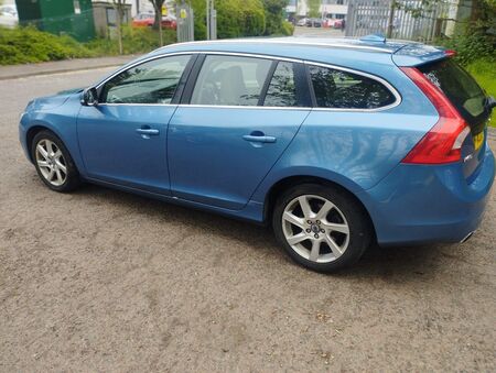 VOLVO V60 2.4 D5 SE Lux Nav Geartronic Euro 5 5dr